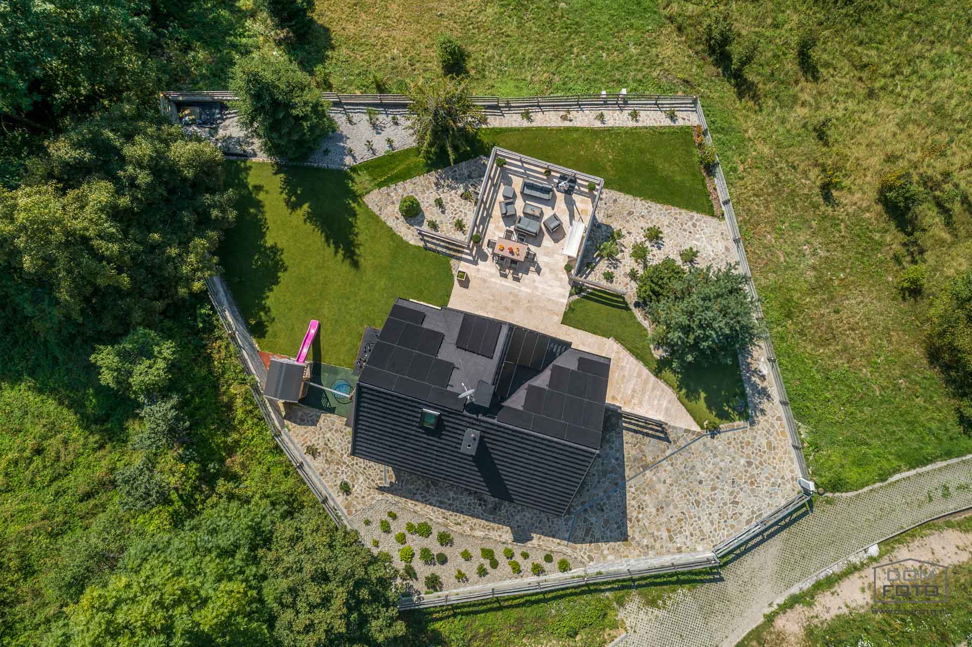 Dron, zdjęcia lotnicze - DOMFOTO - fotograf wnętrz i architektury. Fotografia nieruchomości w miastach: Kraków, Zakopane, Szczawnica, Nowy Targ, Rabka-Zdrój, Nowy Sącz, Myślenice, Kościelisko i całej Polsce.