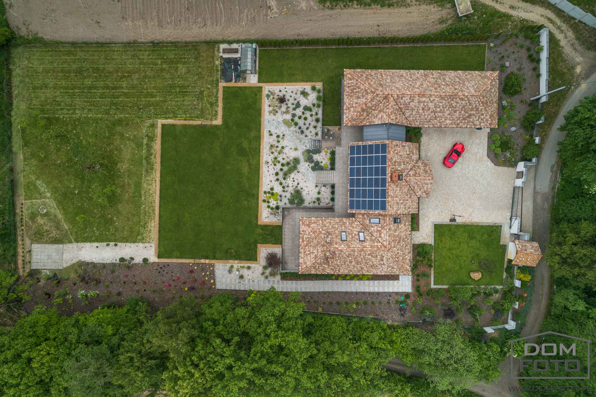 Dron, zdjęcia lotnicze - DOMFOTO - fotograf wnętrz i architektury. Fotografia nieruchomości w miastach: Kraków, Zakopane, Szczawnica, Nowy Targ, Rabka-Zdrój, Nowy Sącz, Myślenice, Kościelisko i całej Polsce.