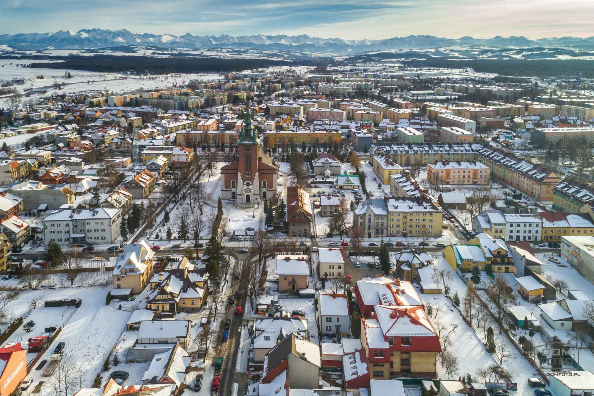 Dron, zdjęcia lotnicze - DOMFOTO - fotograf wnętrz i architektury. Fotografia nieruchomości w miastach: Kraków, Zakopane, Szczawnica, Nowy Targ, Rabka-Zdrój, Nowy Sącz, Myślenice, Kościelisko i całej Polsce.