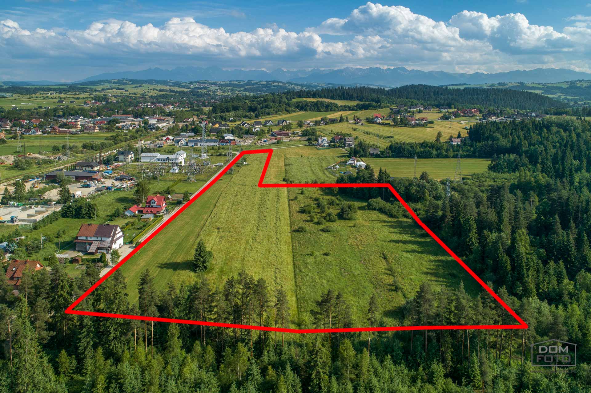 Dron, zdjęcia lotnicze - DOMFOTO - fotograf wnętrz i architektury. Fotografia nieruchomości w miastach: Kraków, Zakopane, Szczawnica, Nowy Targ, Rabka-Zdrój, Nowy Sącz, Myślenice, Kościelisko i całej Polsce.