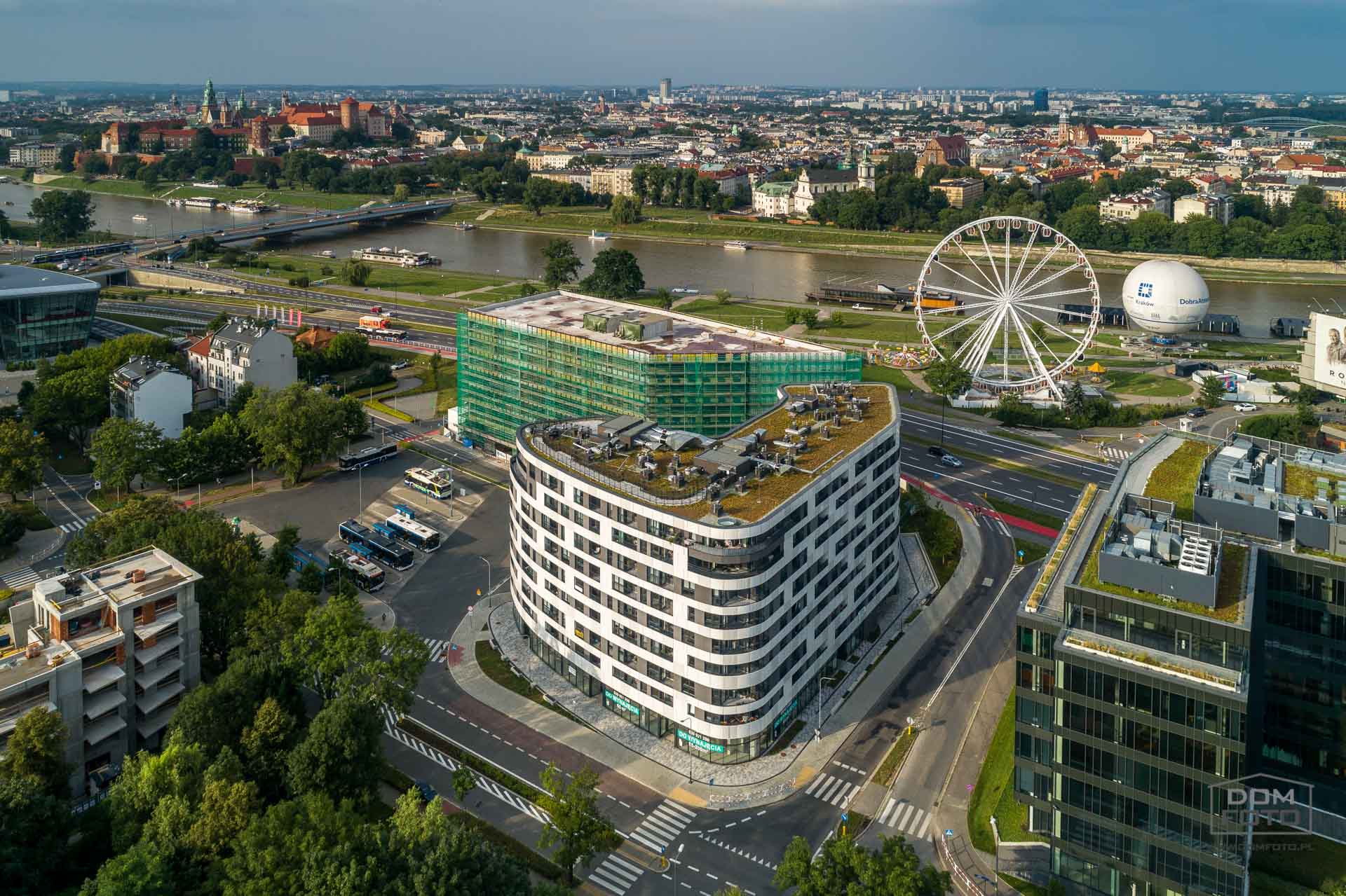 Dron, zdjęcia lotnicze - DOMFOTO - fotograf wnętrz i architektury. Fotografia nieruchomości w miastach: Kraków, Zakopane, Szczawnica, Nowy Targ, Rabka-Zdrój, Nowy Sącz, Myślenice, Kościelisko i całej Polsce.